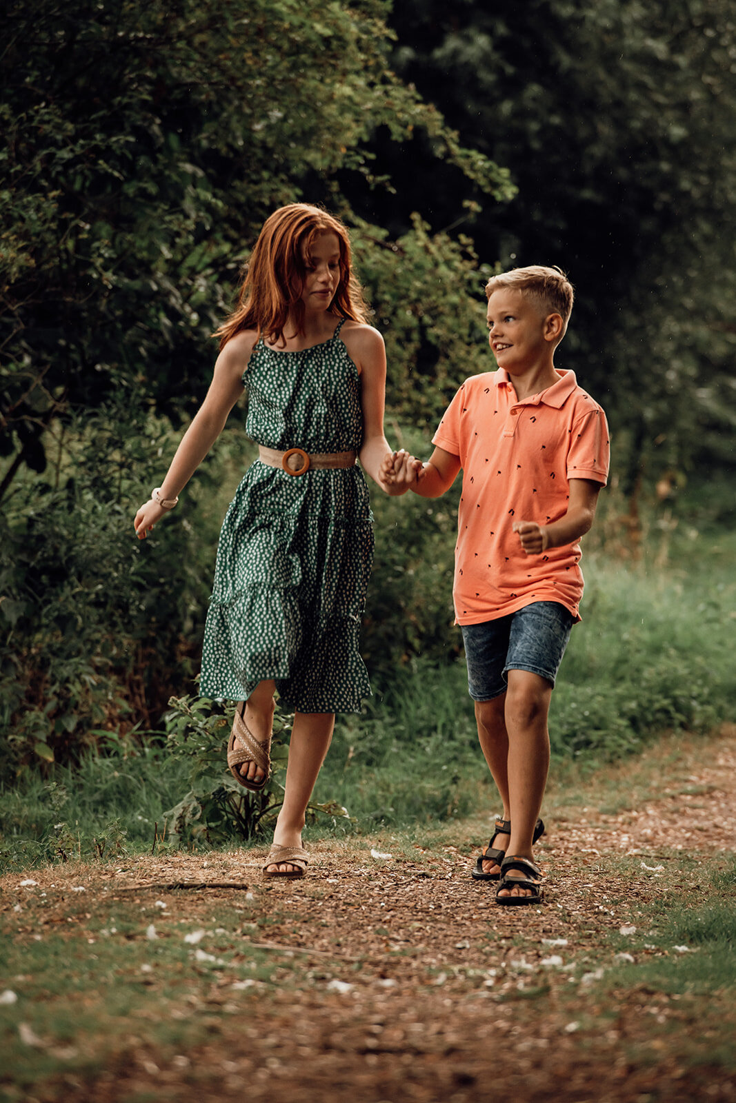 Fotoshoot buiten op locatie in Nissewaard met ontspannen sfeer