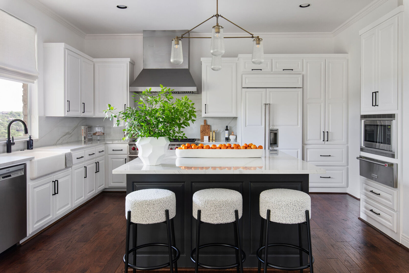 transitional+kitchen+remodel+design+charcoal+island+white+cabinets+nuela+designs