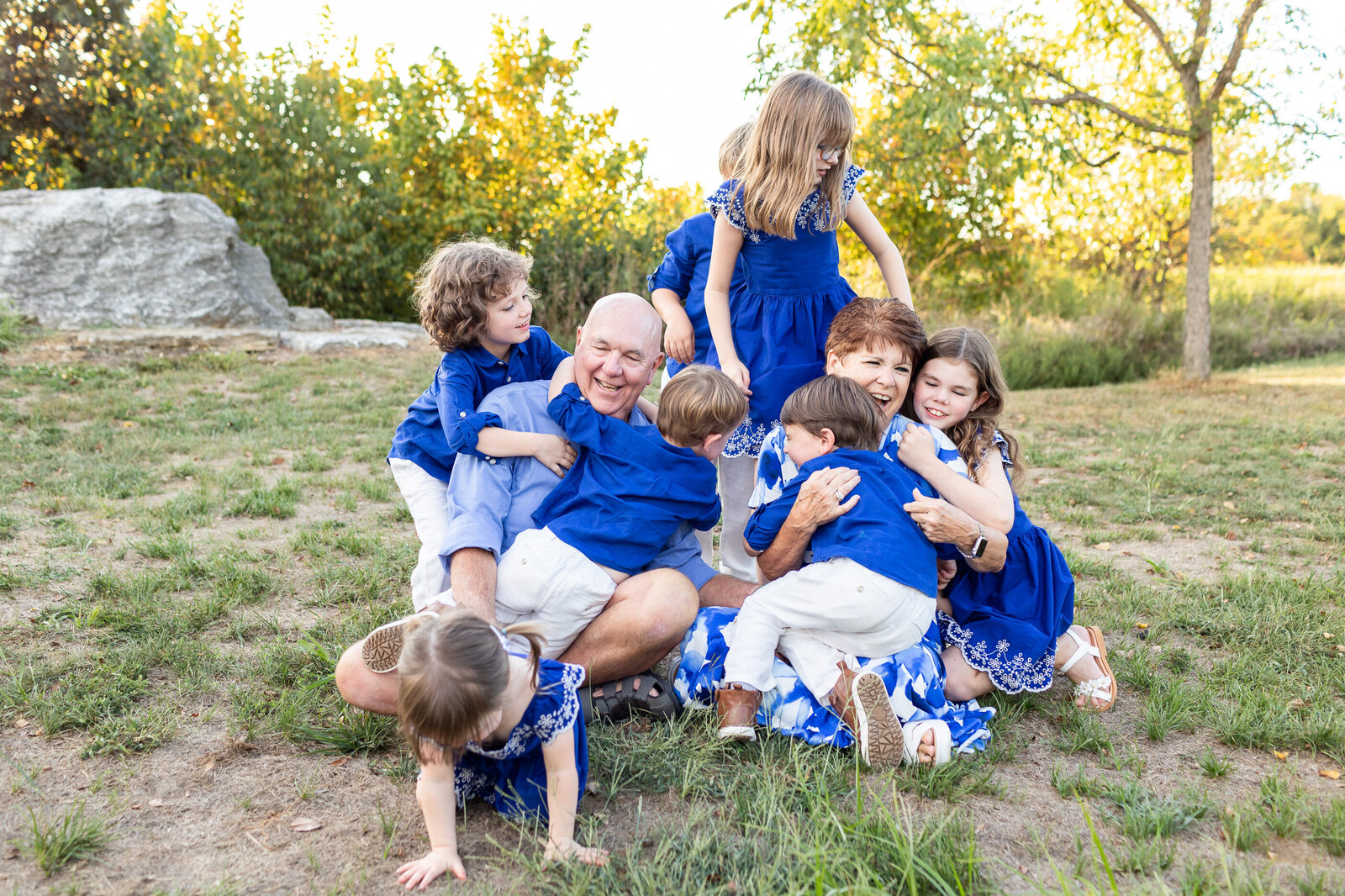 outdoor-extended-family-photography-session-Frankfort-KY-photographer-2