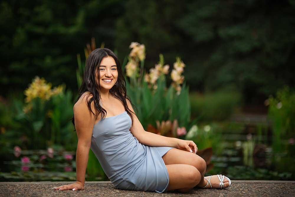 senior-girl-pictures-denver-botantical-gardens-water-lilies-monet