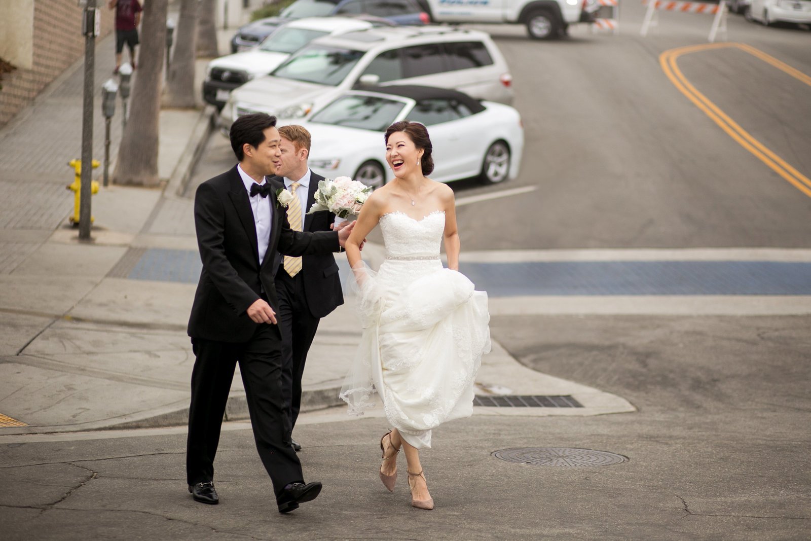 wedding couple crossing the street in manhattan beach