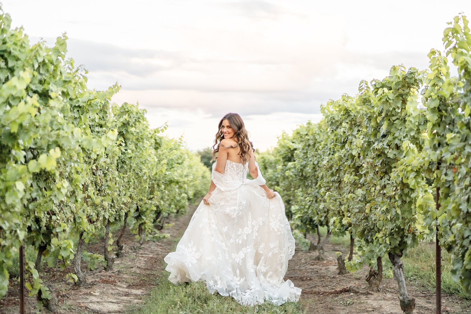 Kurtz Orchard Amalfi Coast Inspired Wedding | Dylan & Sandra Photography -9