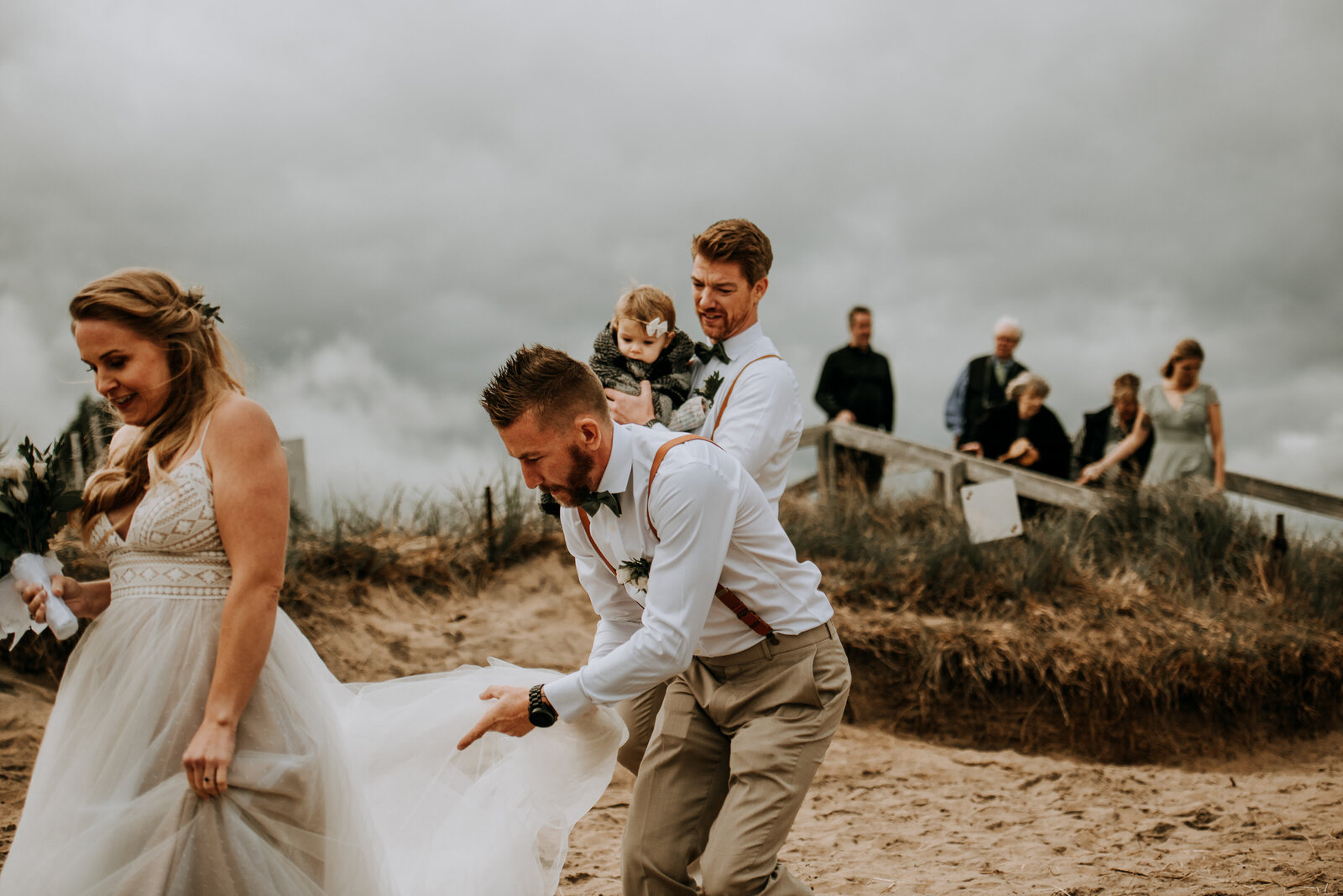 love-is-nord-quebec-photographe-mariage-intime-elopement-wedding-plage-charlevoix-beach-0002