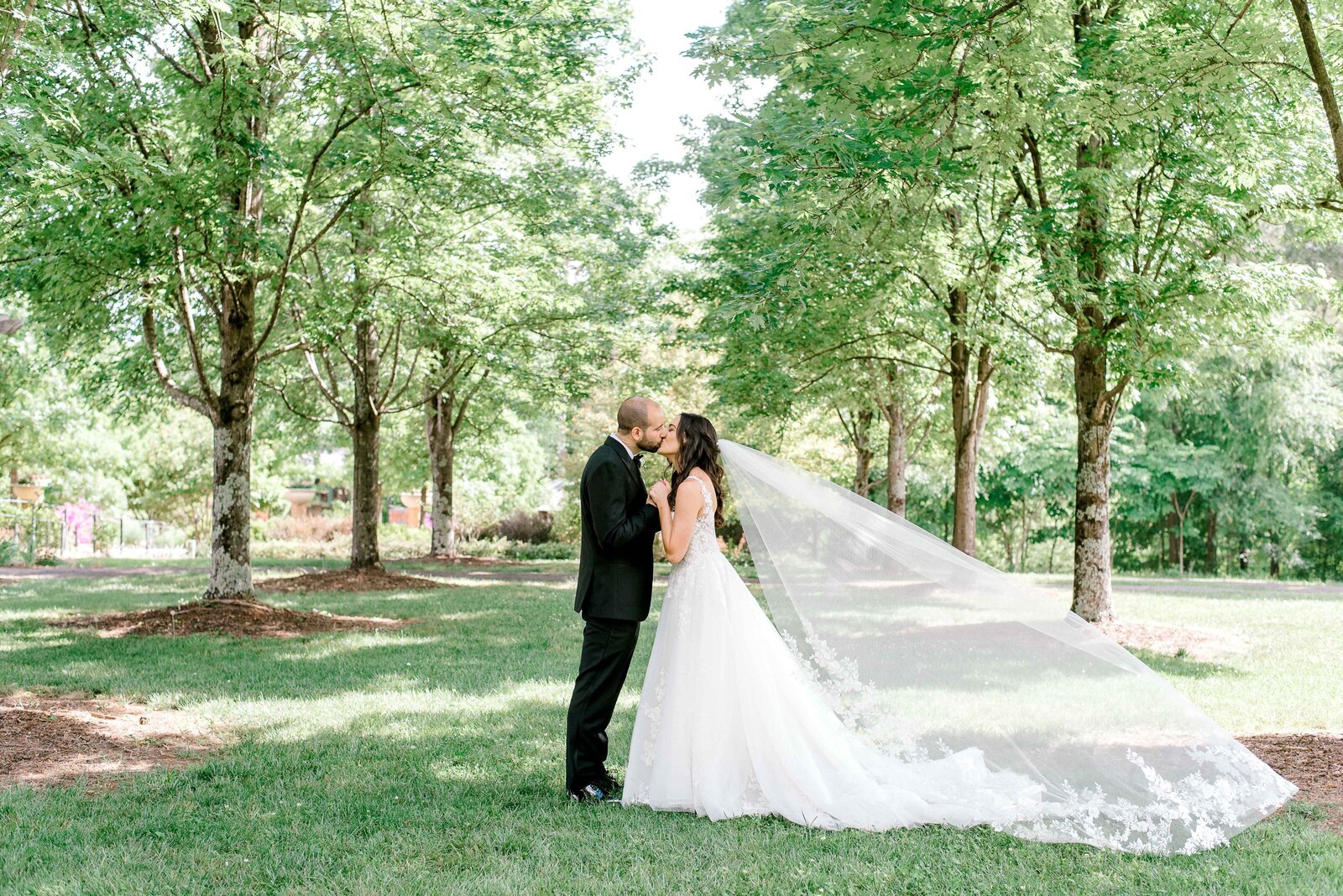 Charlotte-Wedding-Photographer-North-Carolina-Bright-and-Airy-Alyssa-Frost-Photography-Daniel-Stowe-Botanical-Gardens-6