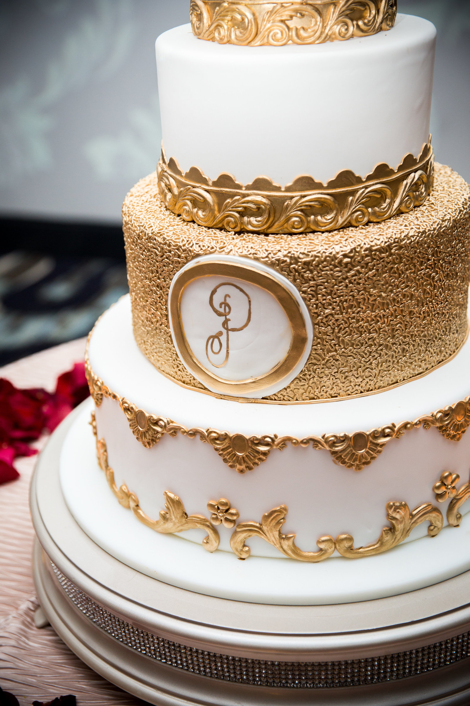 Wedding cake design by Vie Philadelphia  photos  by Greg Davenport Photography