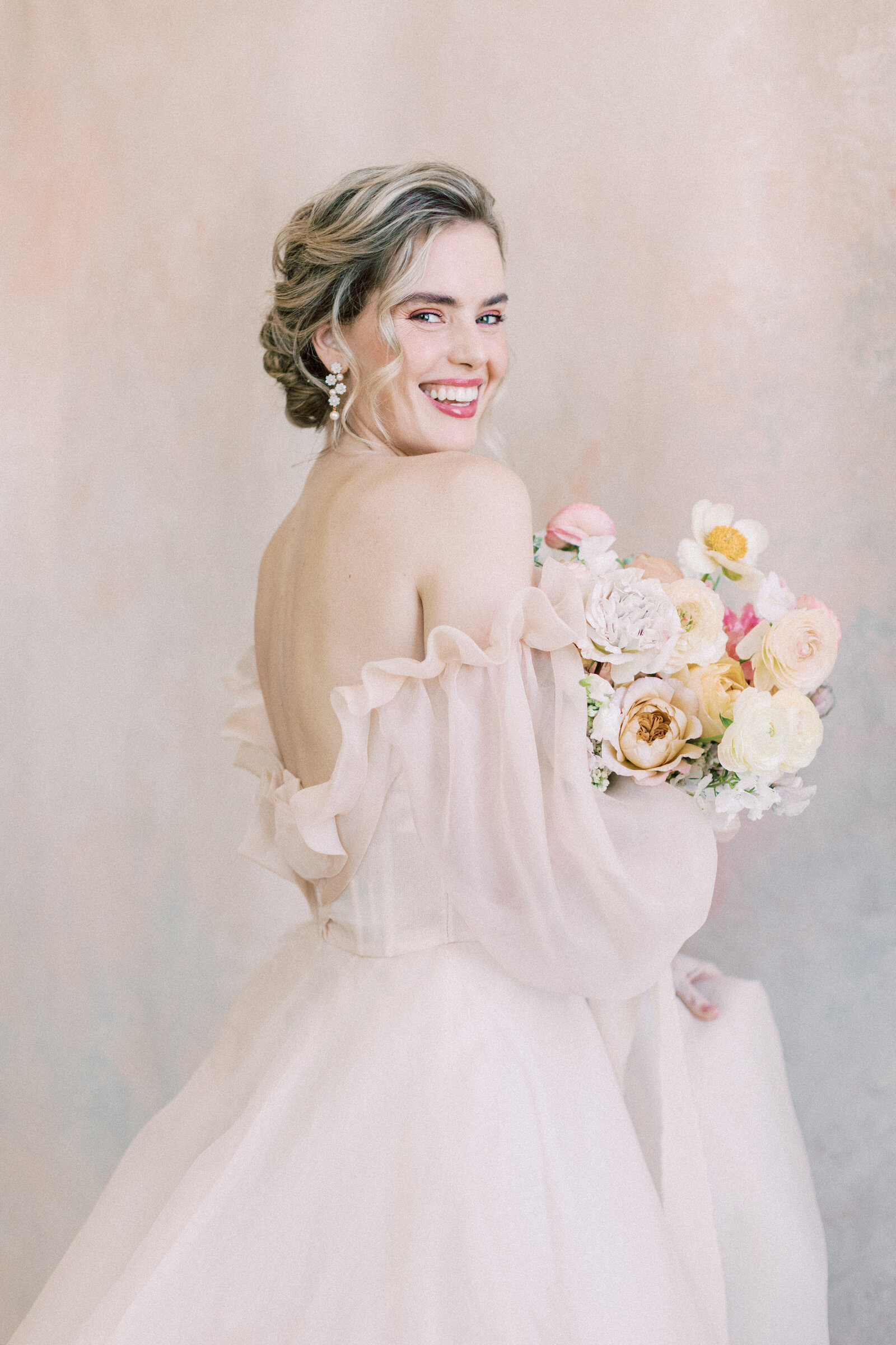 with_grace_and_gold_showit_theme_showit_themes_showit_template_showit_templates_showit_design_showit_designer_best1