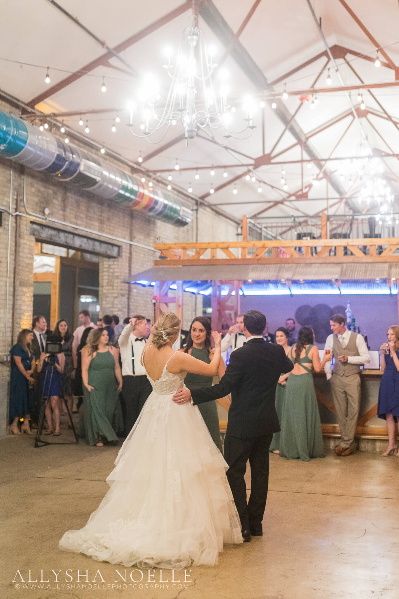 Wedding-at-The-Factory-on-Barclay-in-Milwaukee-1117
