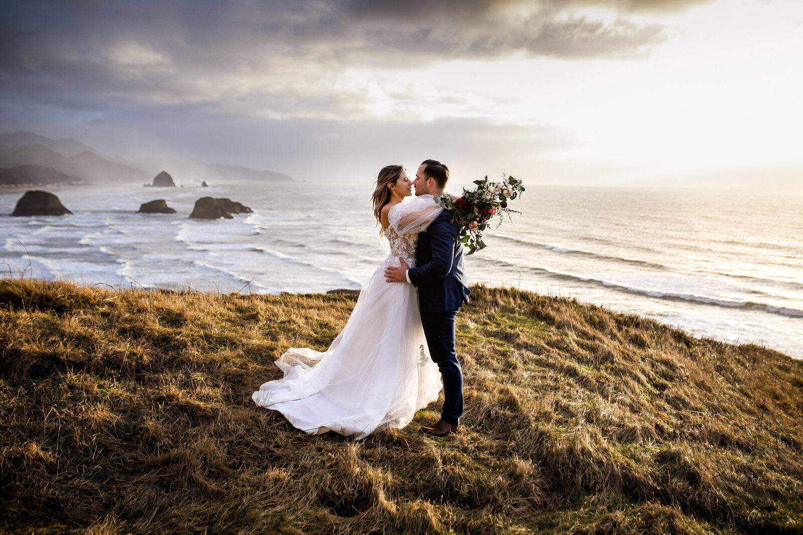oregon-elopement-photographer-wild-elopement-photography-coastal-cliff