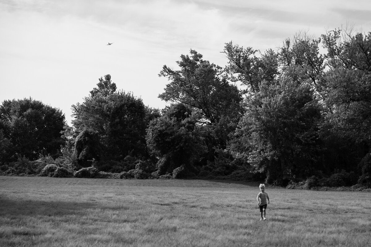 LightCreative_202409_HaleyMichael_SpringCandidPhotoSession_RaleighDocumentaryFamilyPhotographer_008_blog