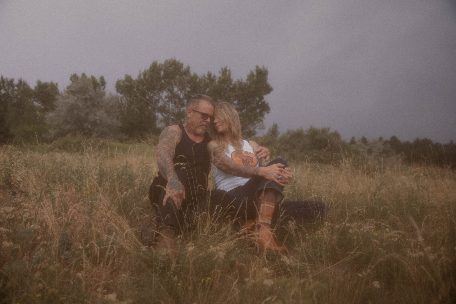a couple in love in the fields of boulder colorado