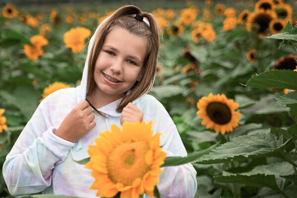 East Brunswick NJ Family Photographer Johnsons Locust Hall Farm Sunflowers Teen Girl