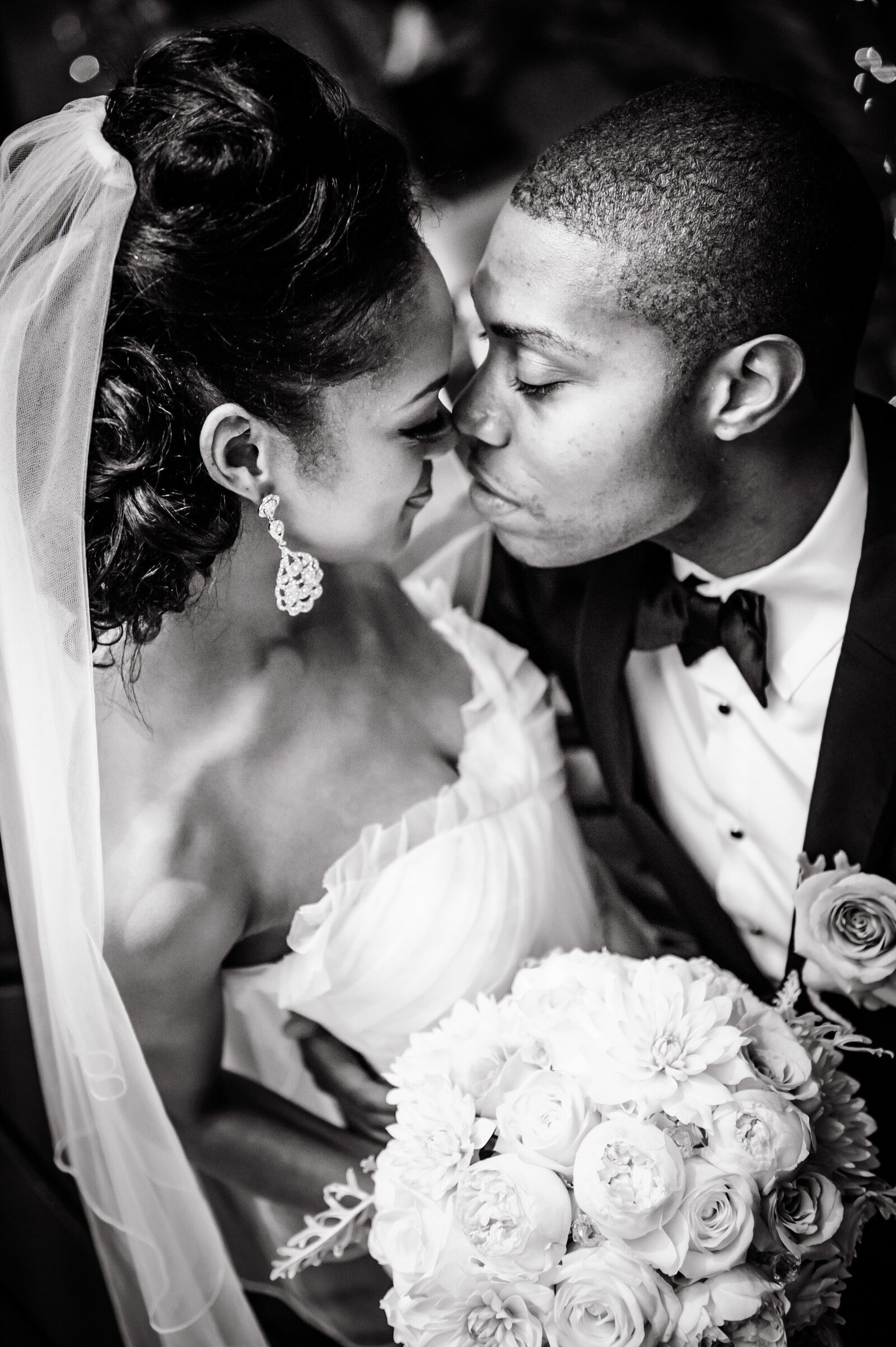 Bride and groom kiss at Royal Palm wedding on the westbank