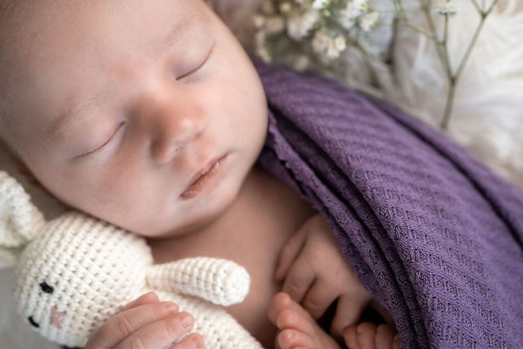 DEL0812NEWBORNSTUDIOSESSION-44