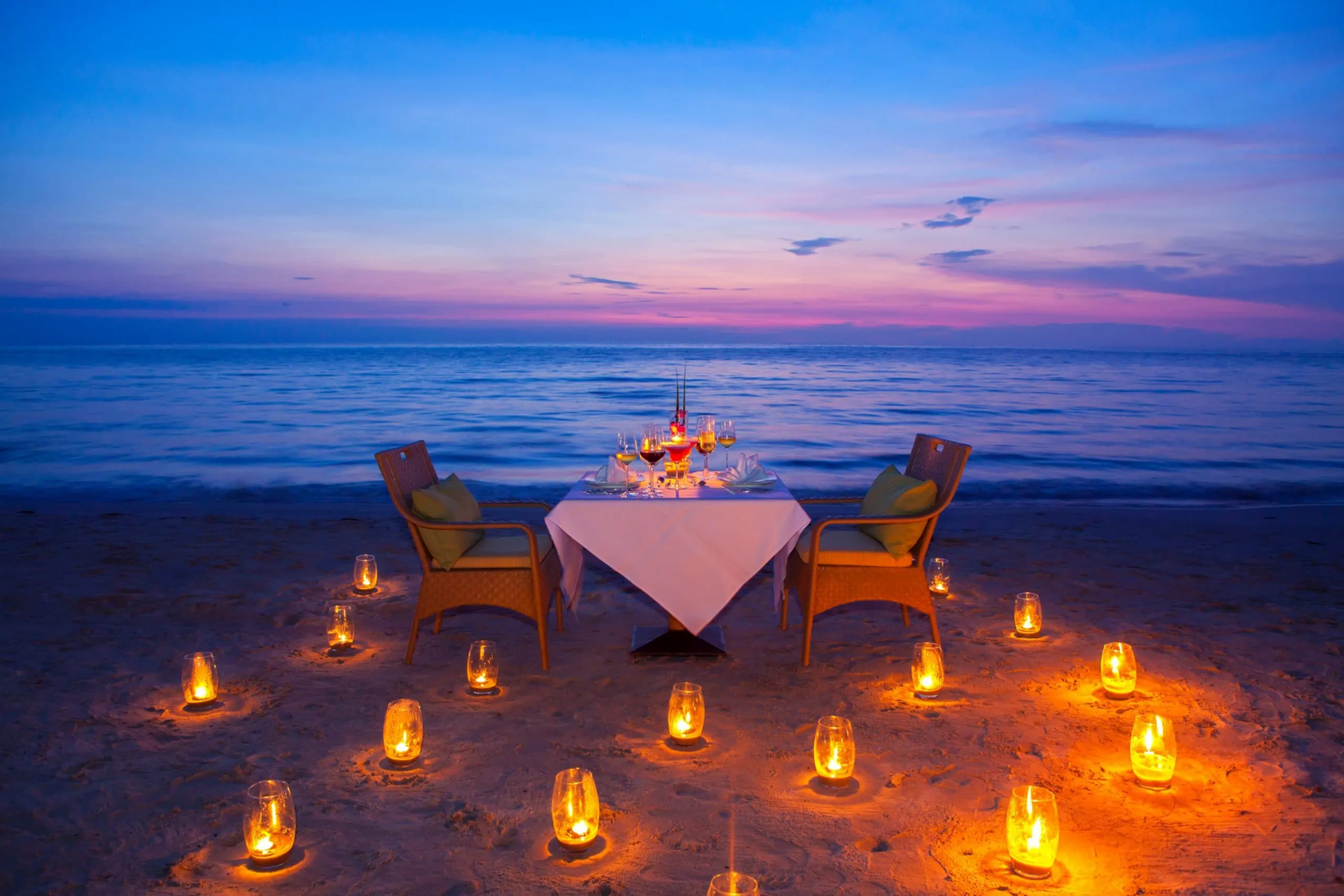 romantic-beach-dinner