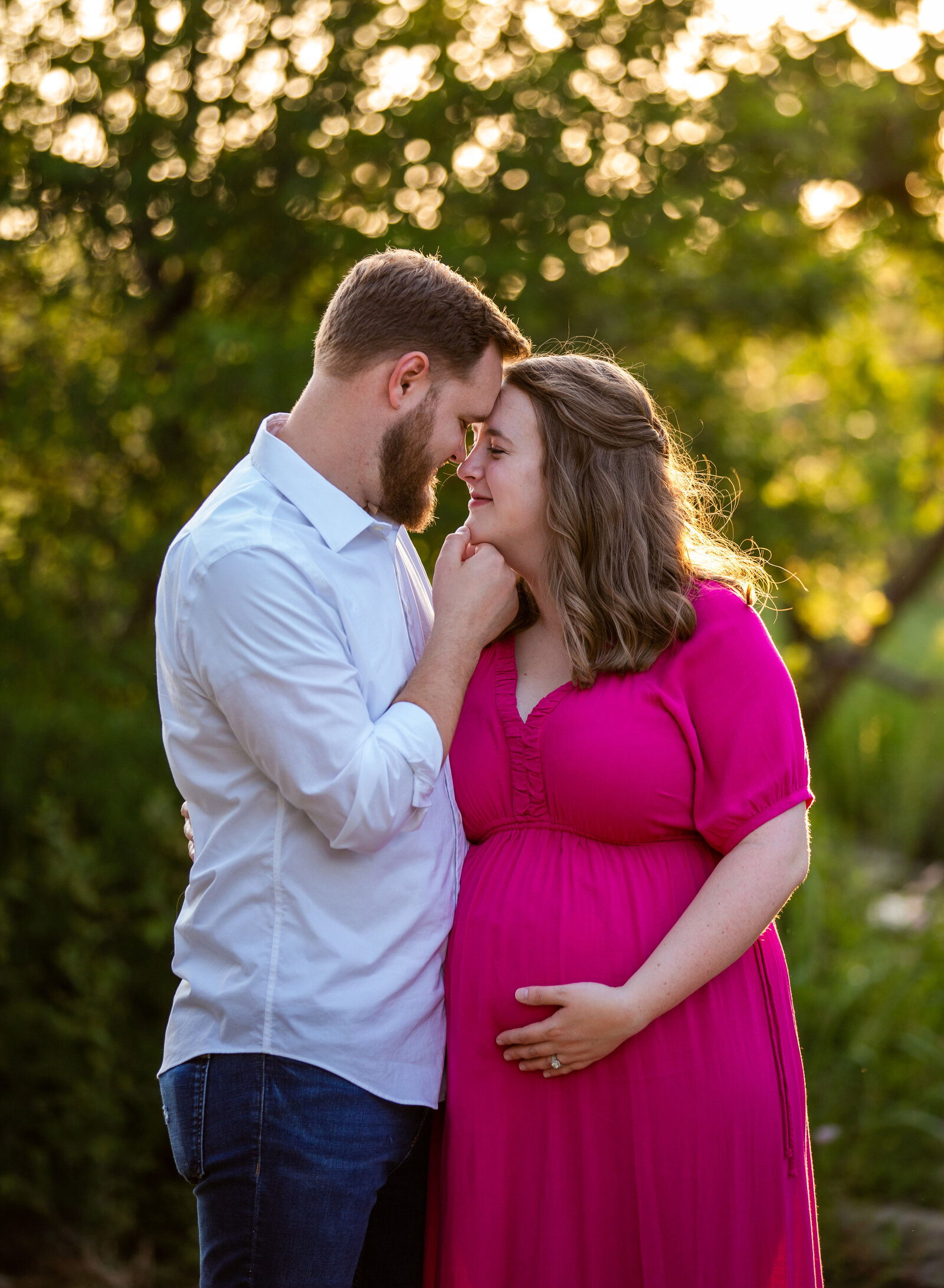 maternity mom and dad snuggling close