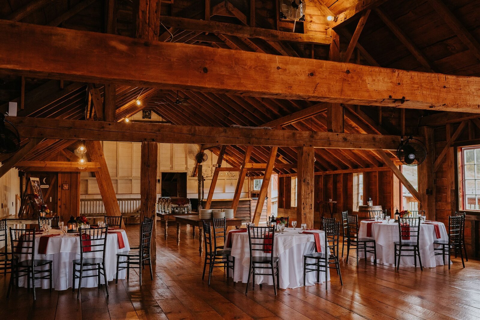 barn-reception-tables