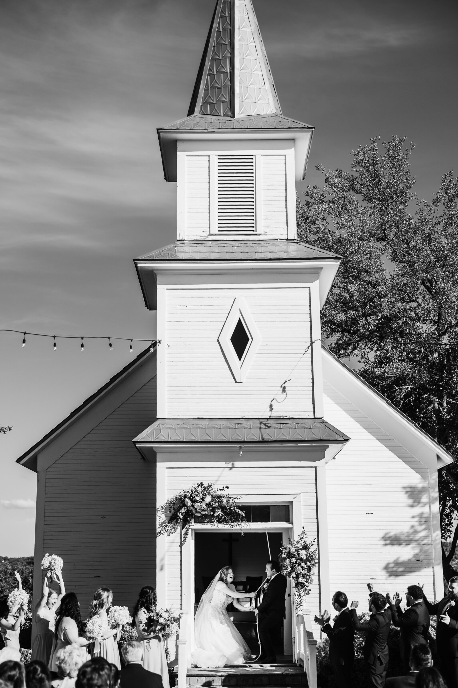 bride-and-groom-white-chapel