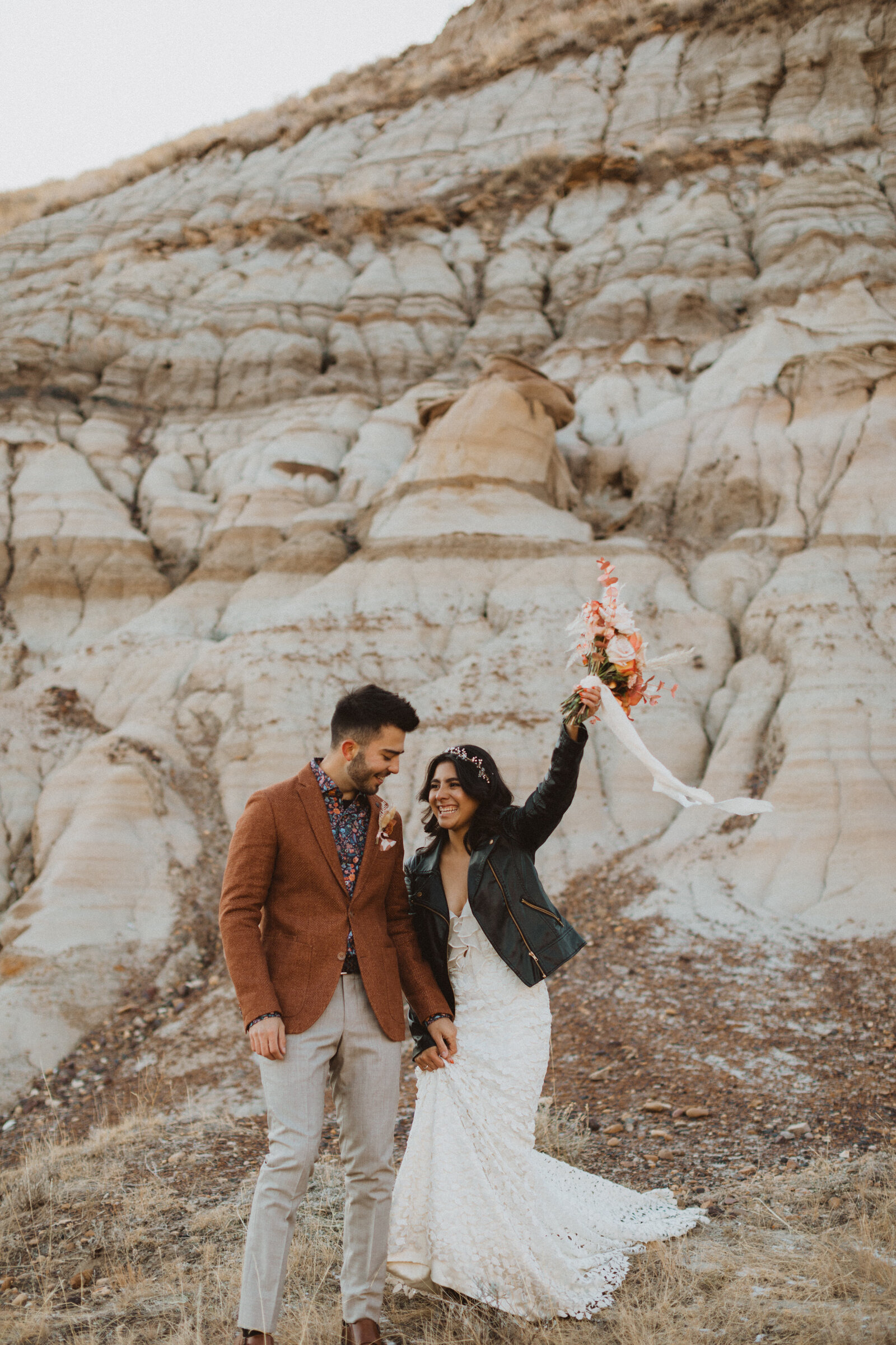 funky-desert-elopement-drumheller-alberta-liv-hettinga-photography-9