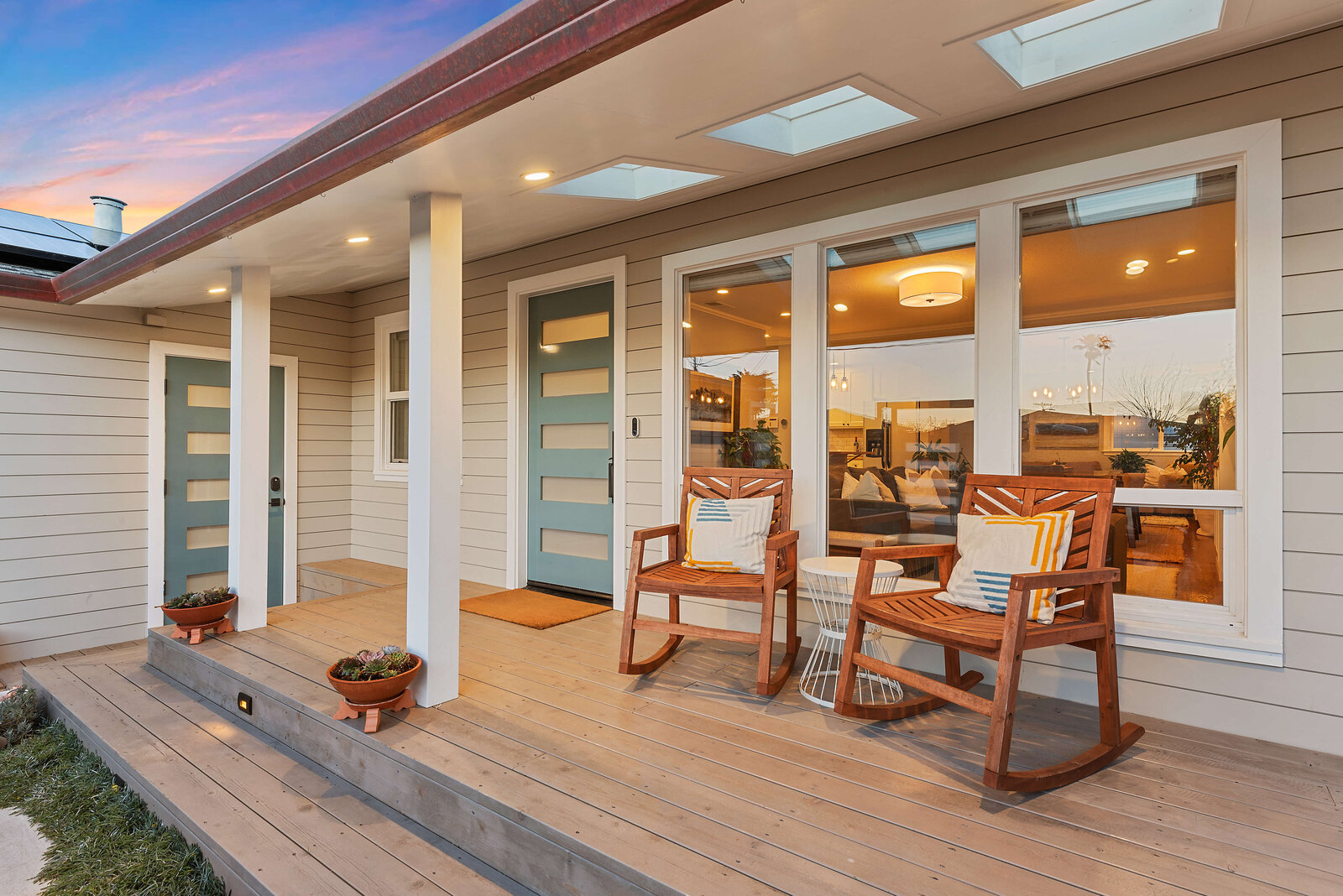 relaxing-porch-near-ocean