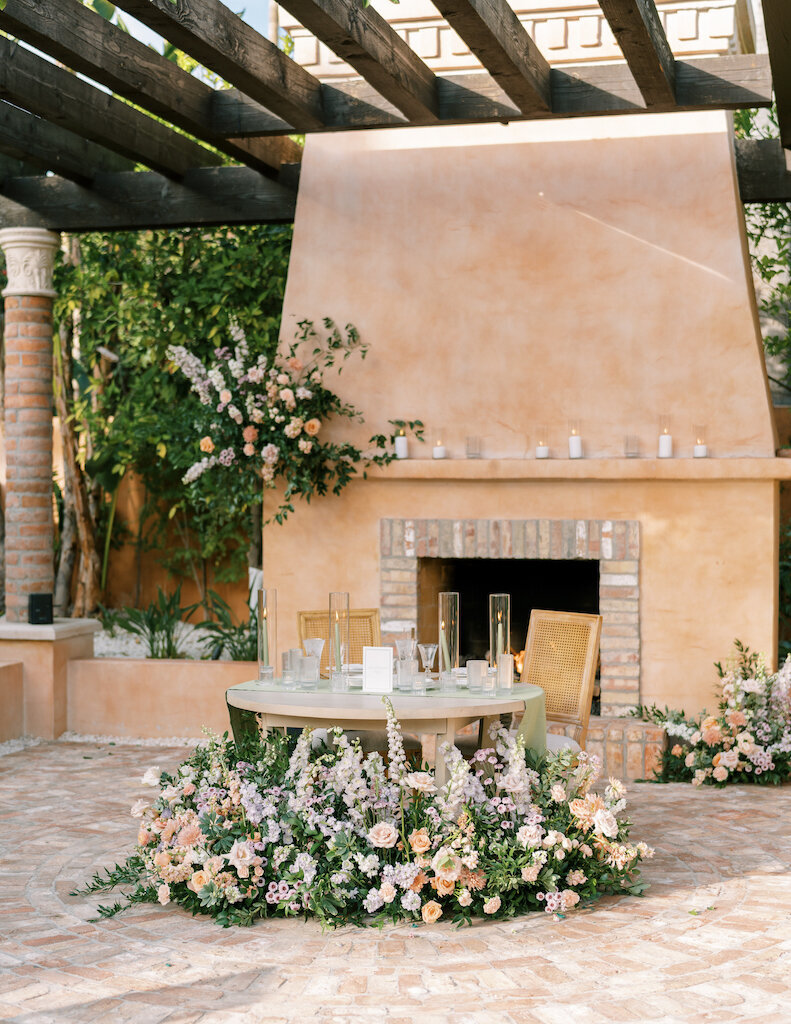 royal-palms-sweetheart-table-design-ground-floral-phoenix-wedding-florist