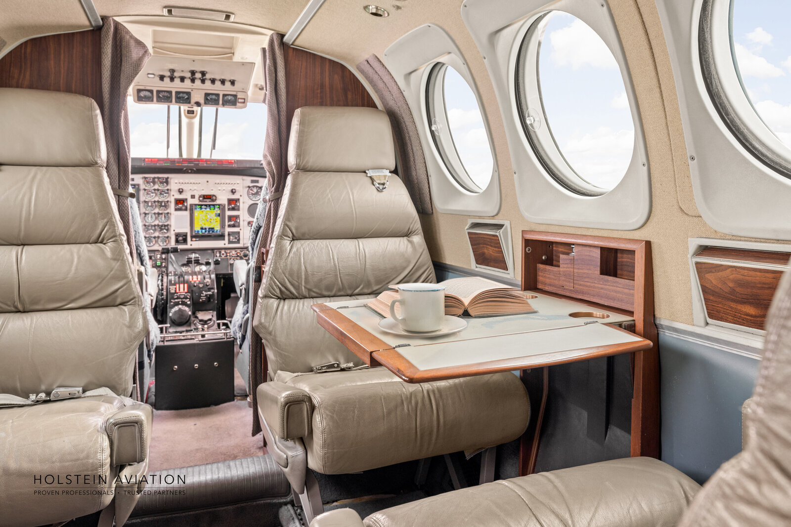 KingAir C90B Watermark-8