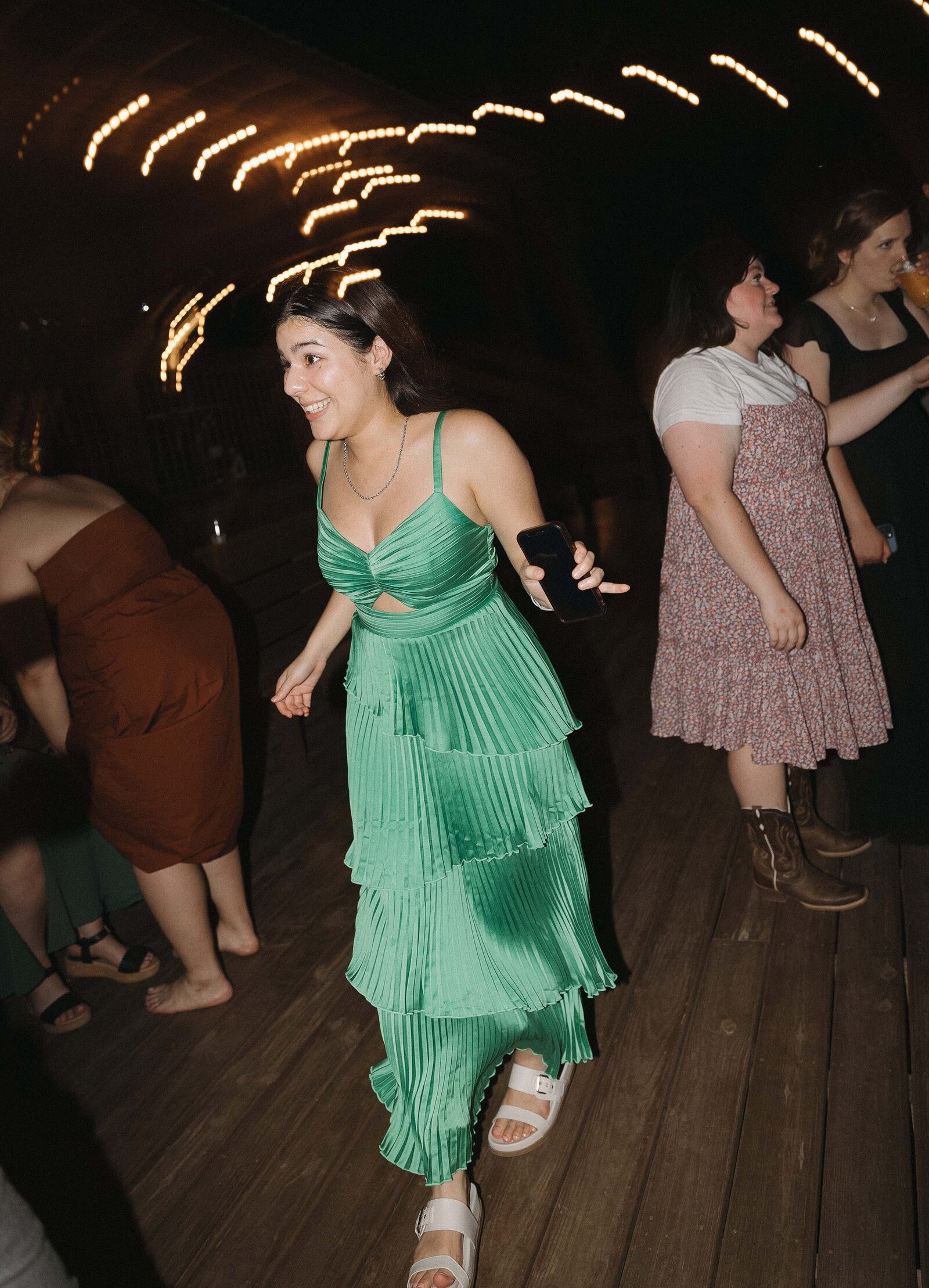 wedding-guest-dancing-editorial-style-wedding-photographer-grace-trexel
