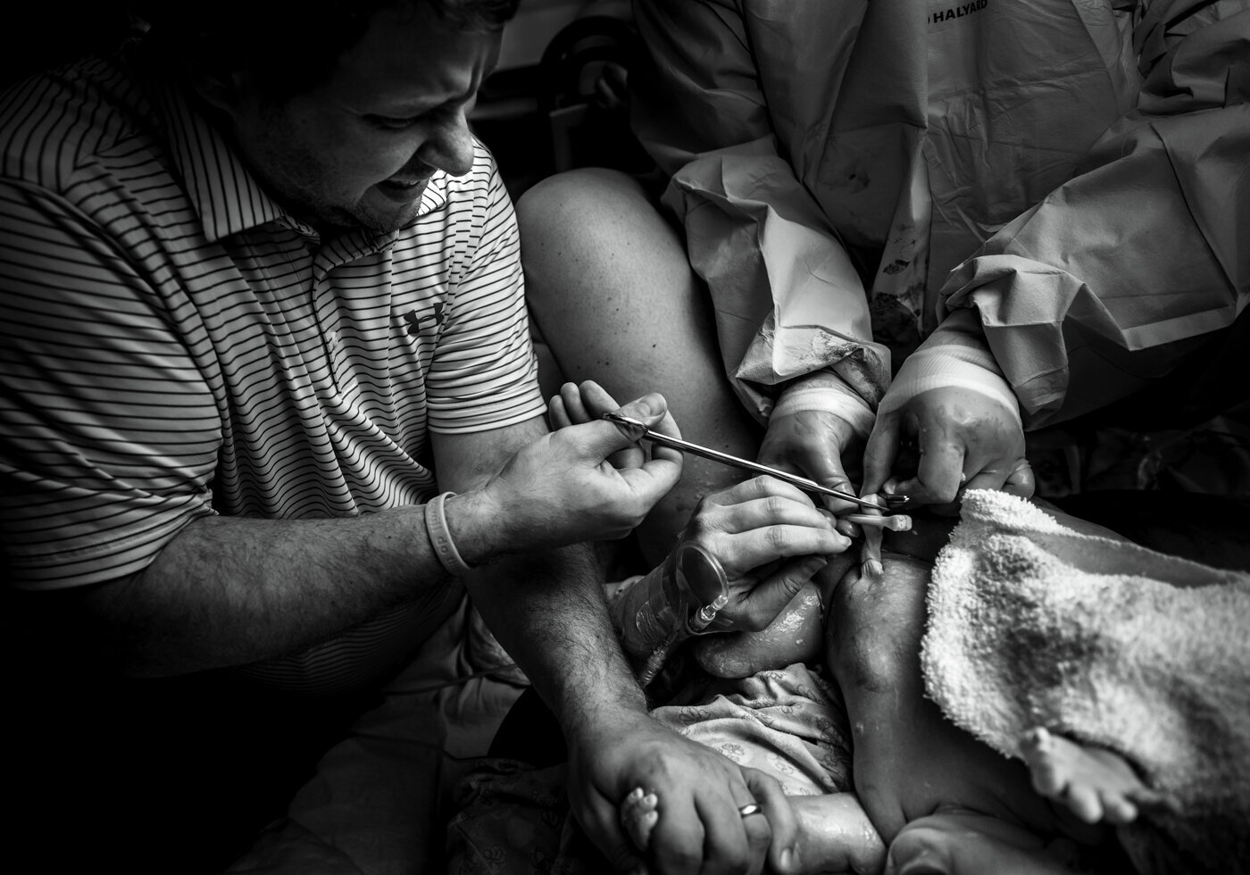 birth photographer, columbus, ga, atlanta, cutting cord
