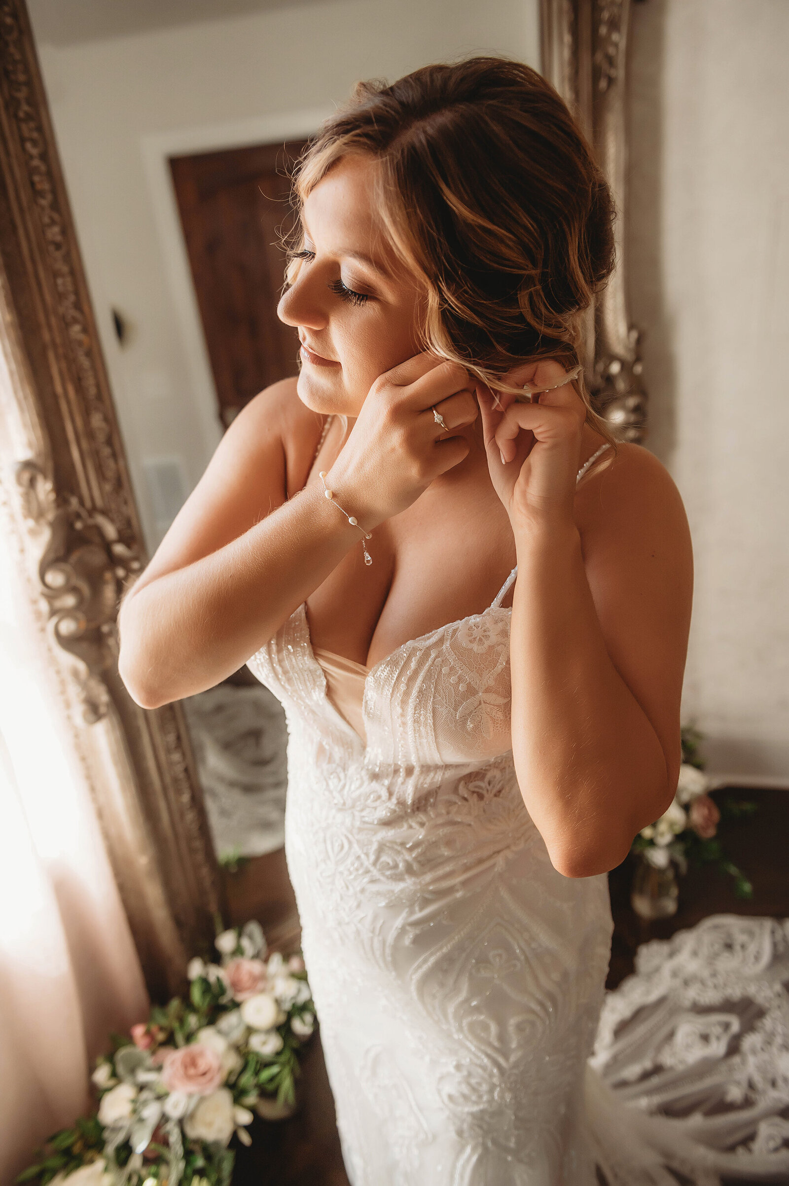 Bride prepares for her Elopement in Chicago, IL
