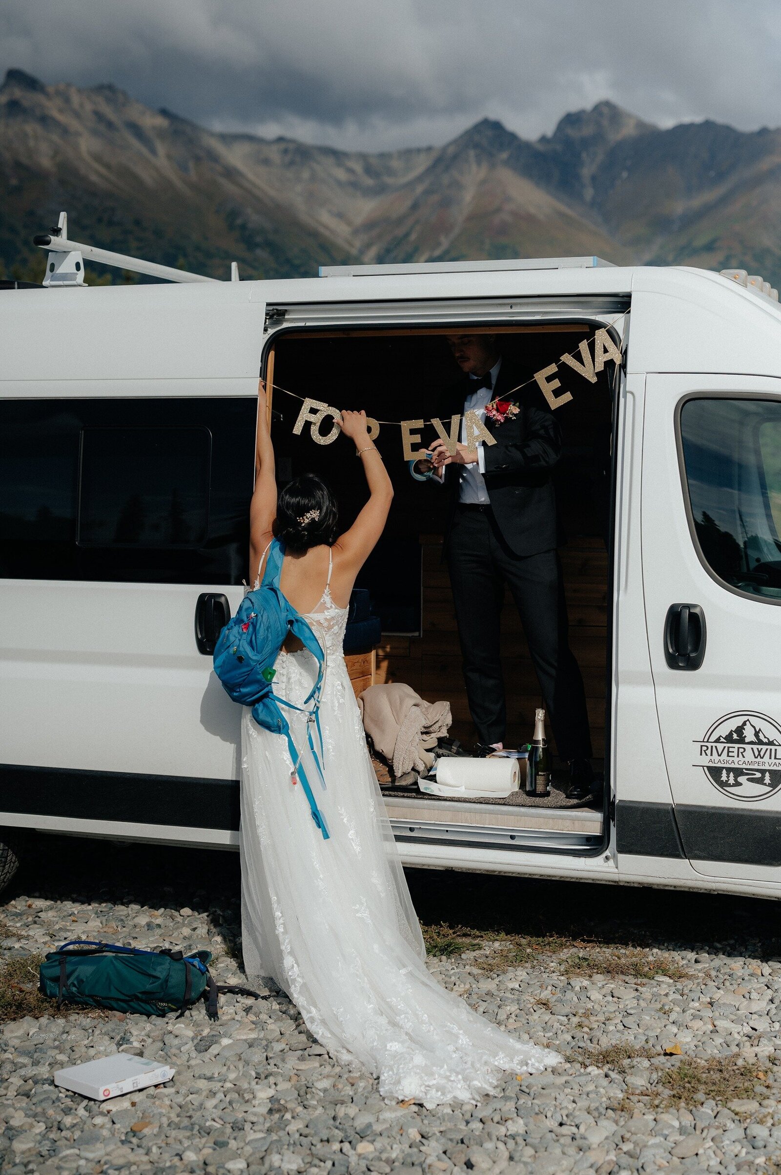 Christina+Matt_Knik-Glacier-Elopement_EmeliaKPhotography-61