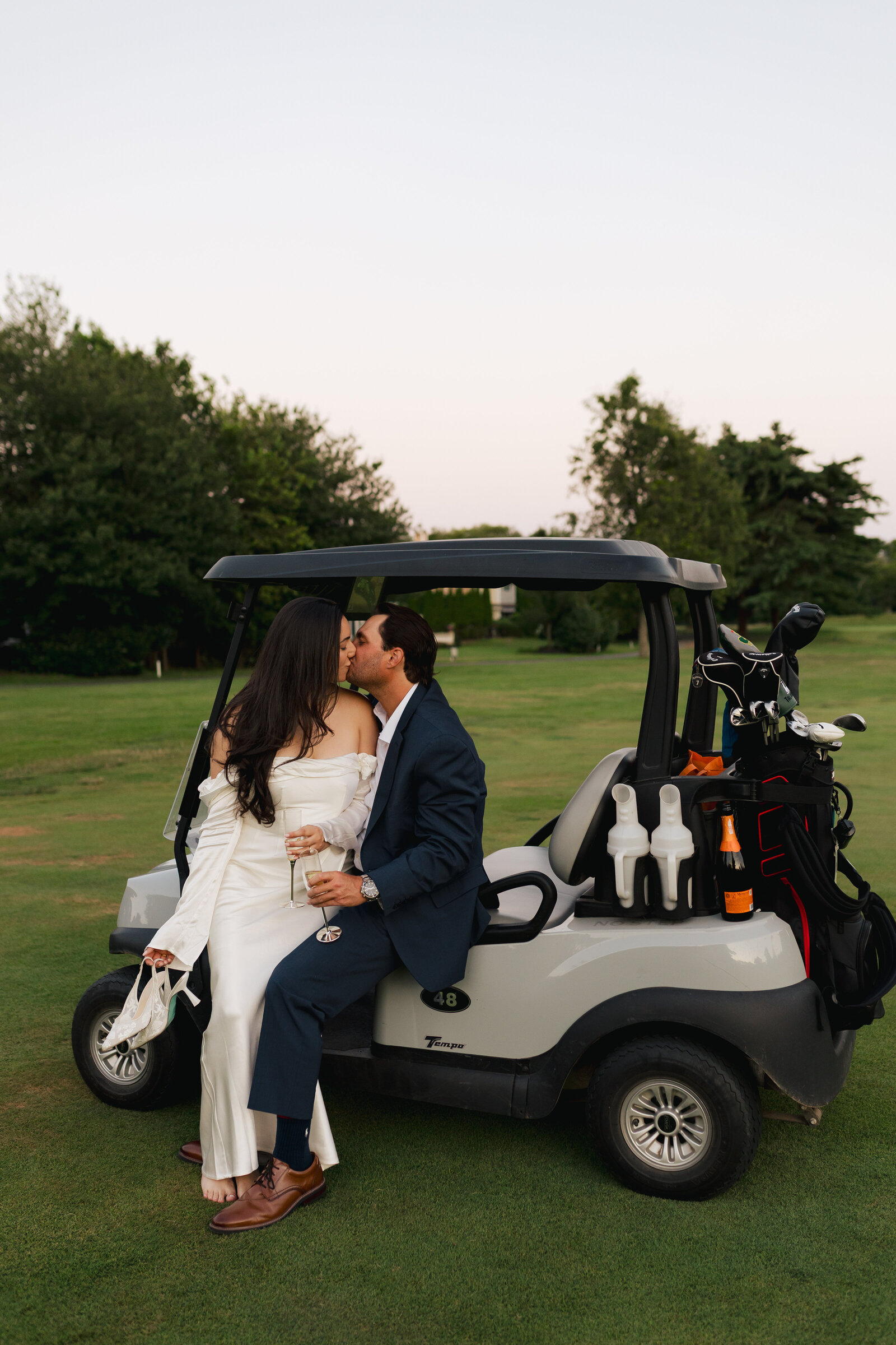 BrideAndGroomGolfCart