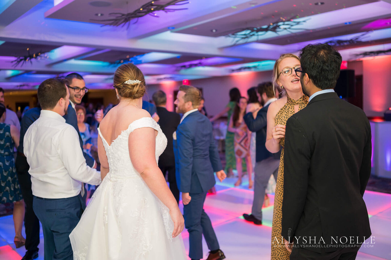 Wedding-at-River-Club-of-Mequon-942