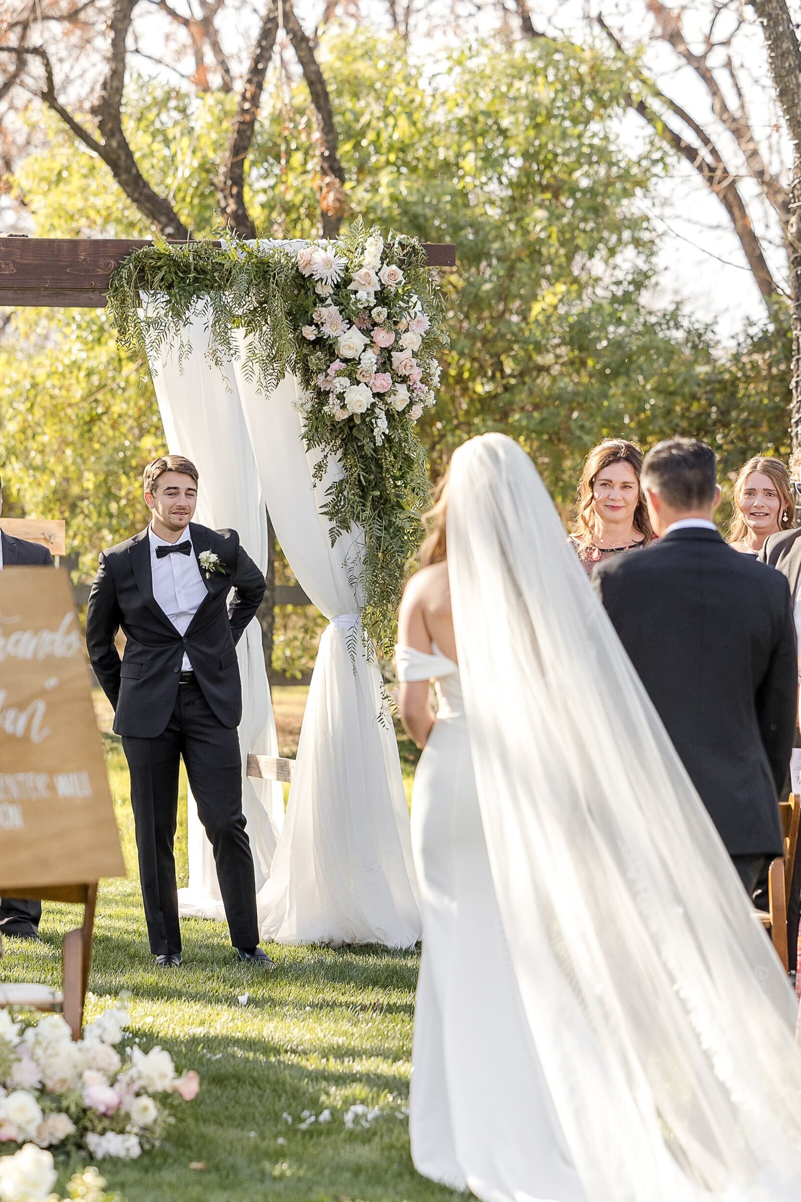 Phoenix-Wedding-Photographer-and-Videographer-Venue-at-the-Grove-WoodWed-1501