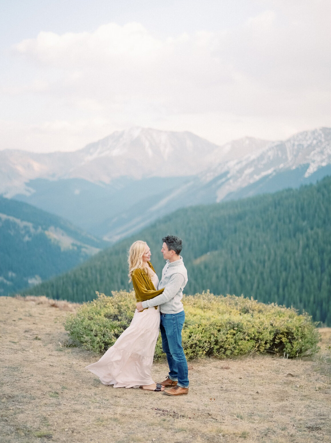 Independence-Pass-Colorado-Couples-Photographer-Brooke-Tom-130-1208x1600