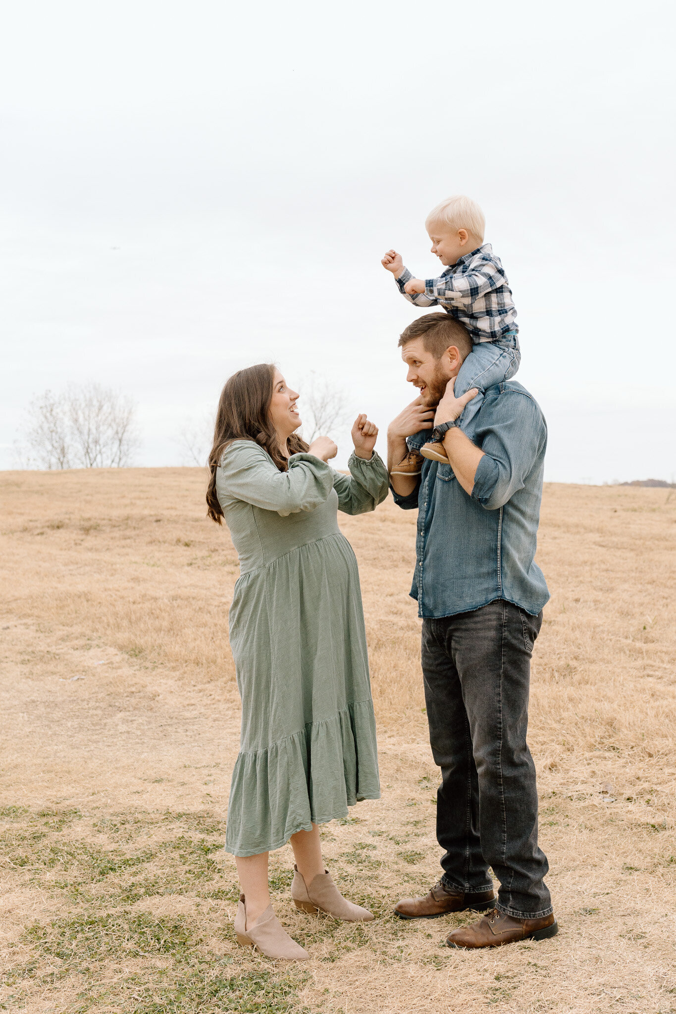 maternity-photos-lighthearted-joy-couples-charlotte-nc (12)
