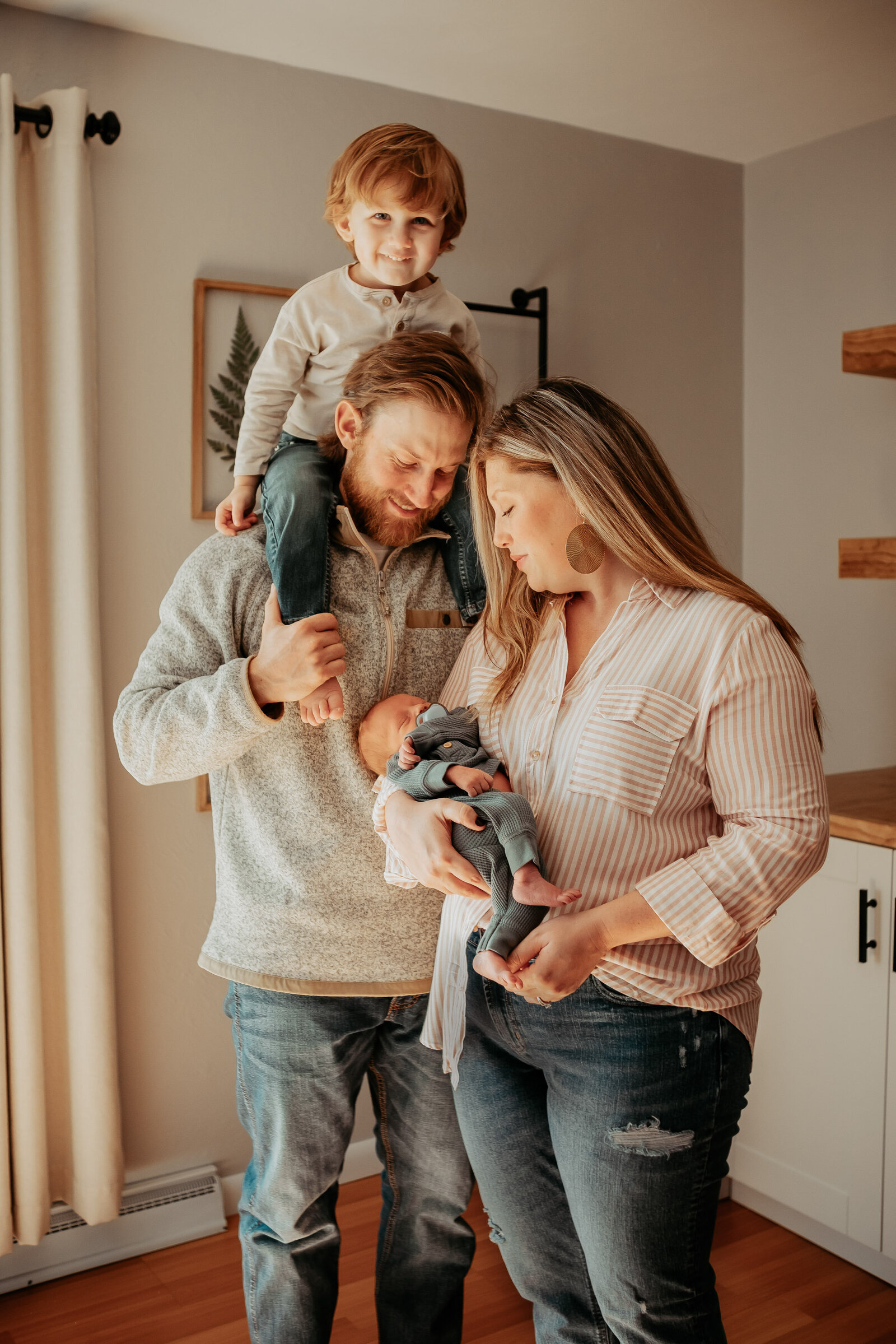 newborn-photography-altamont-illinois-alex-hoedebecke-1