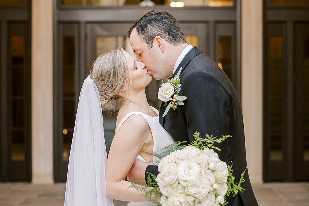 couple kissing