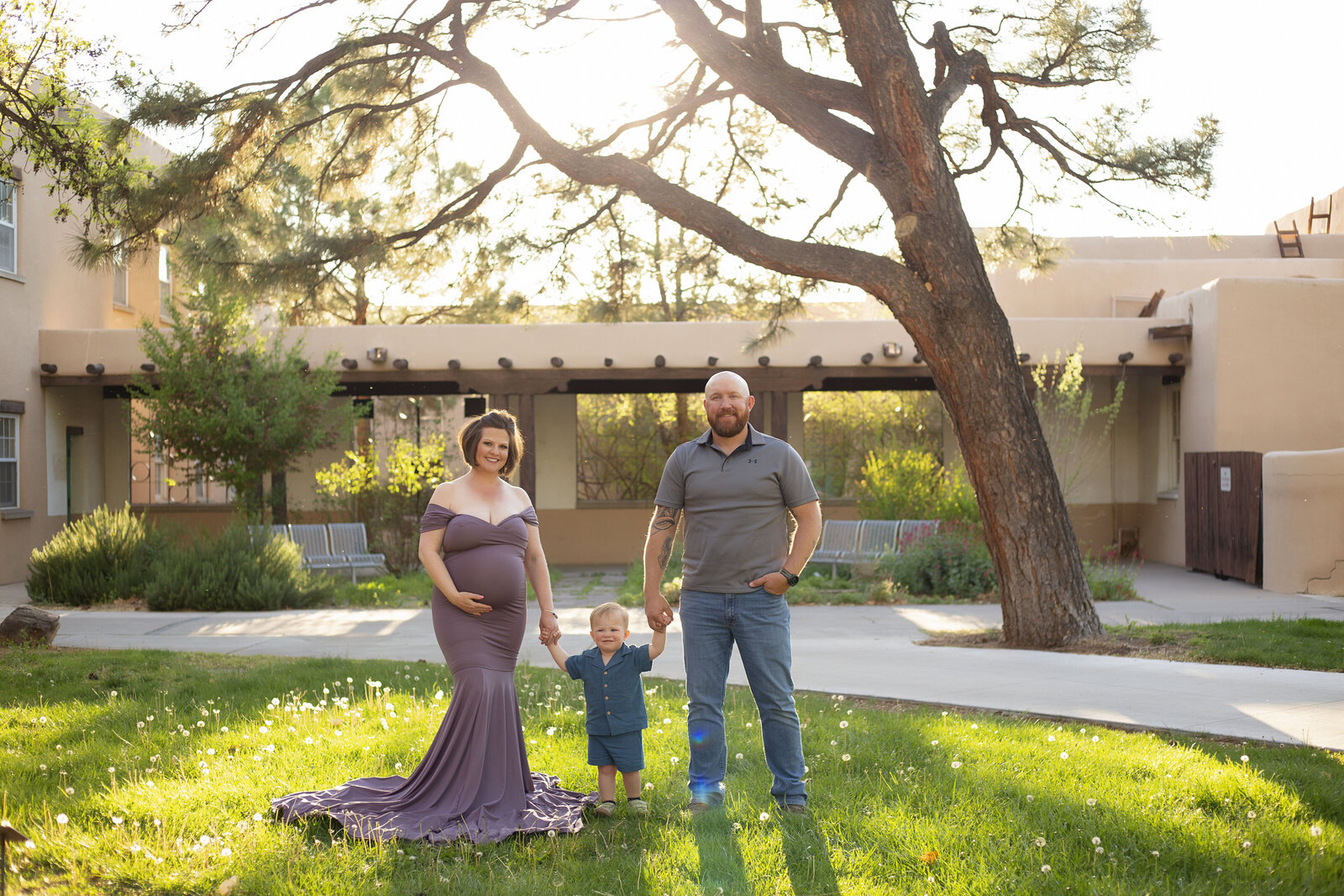 Maternity-spring-session-blossoms