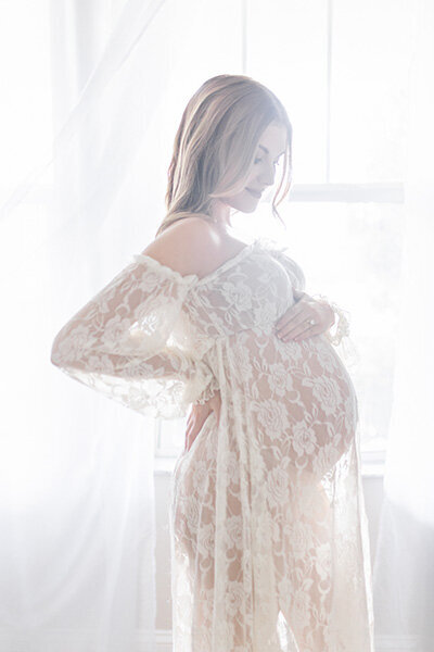 maternity-session-tampa-natural-light-studio-lace-gown