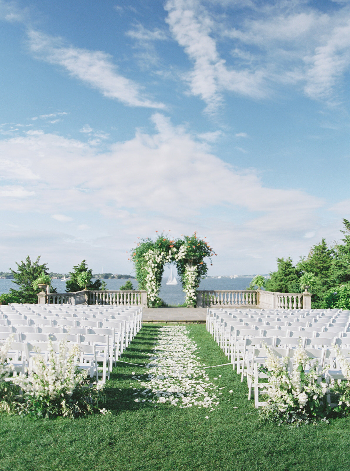 leila-james-events-newport-ri-wedding-planning-luxury-events-castle-hill-inn-gabrielle-and-will-emily-march-photography-ceremony-SamuelsWedding_0374 copy