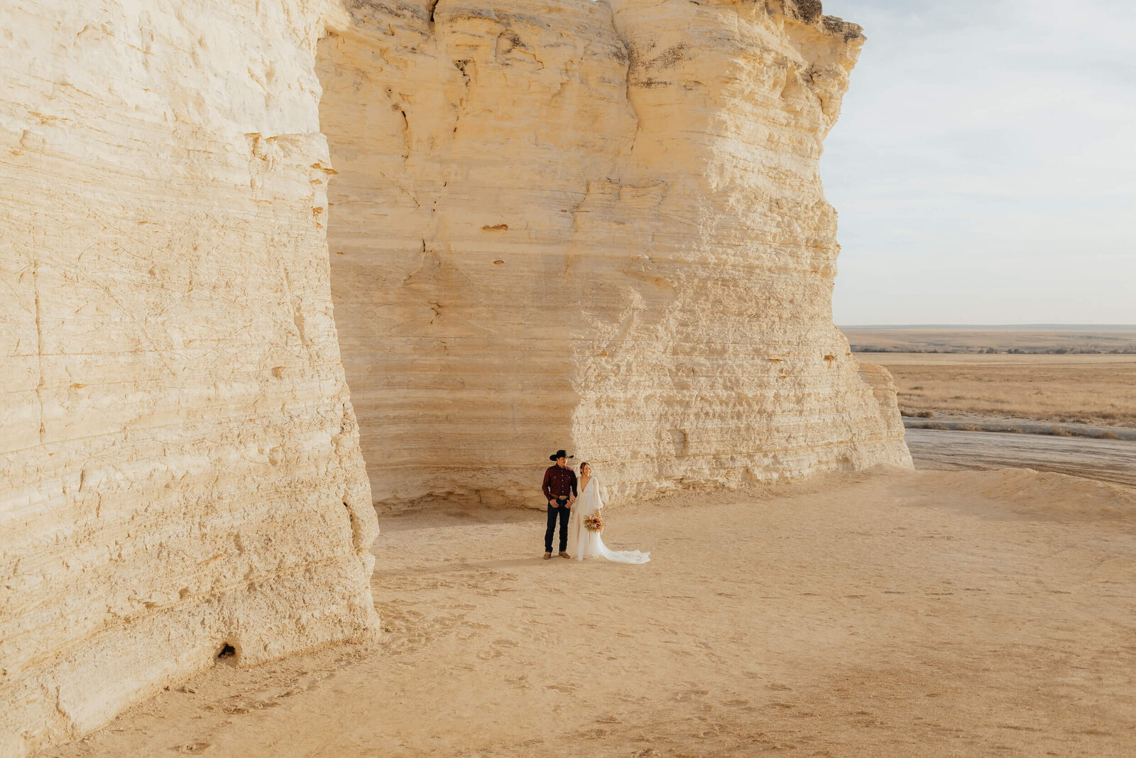 monument-rocks-wedding