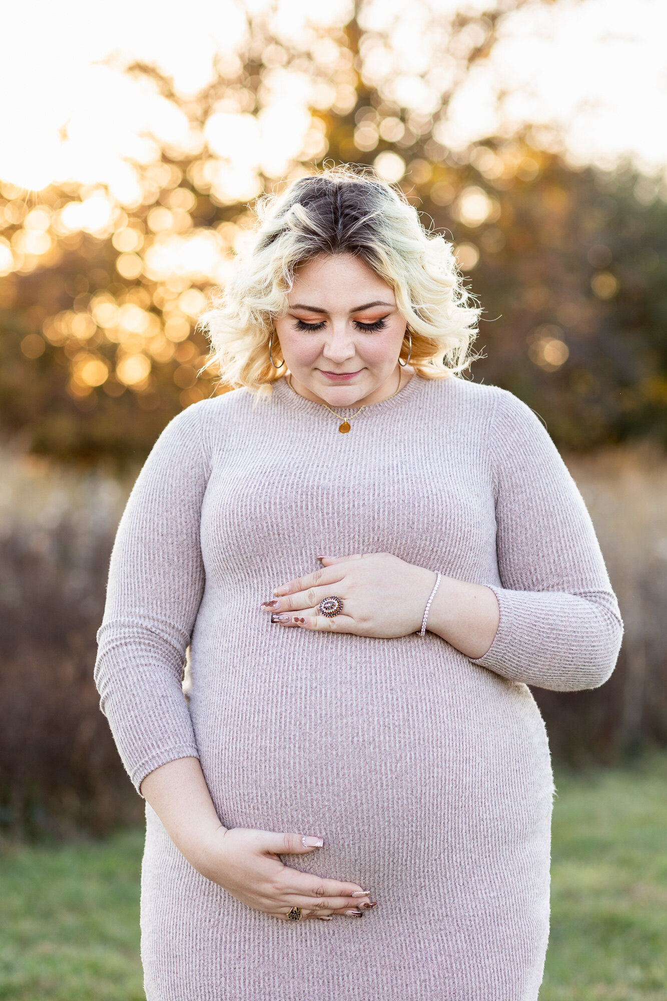 Maternity-outdoor-photography-session-golden-hour-Frankfort-Kentucky-photographer-2