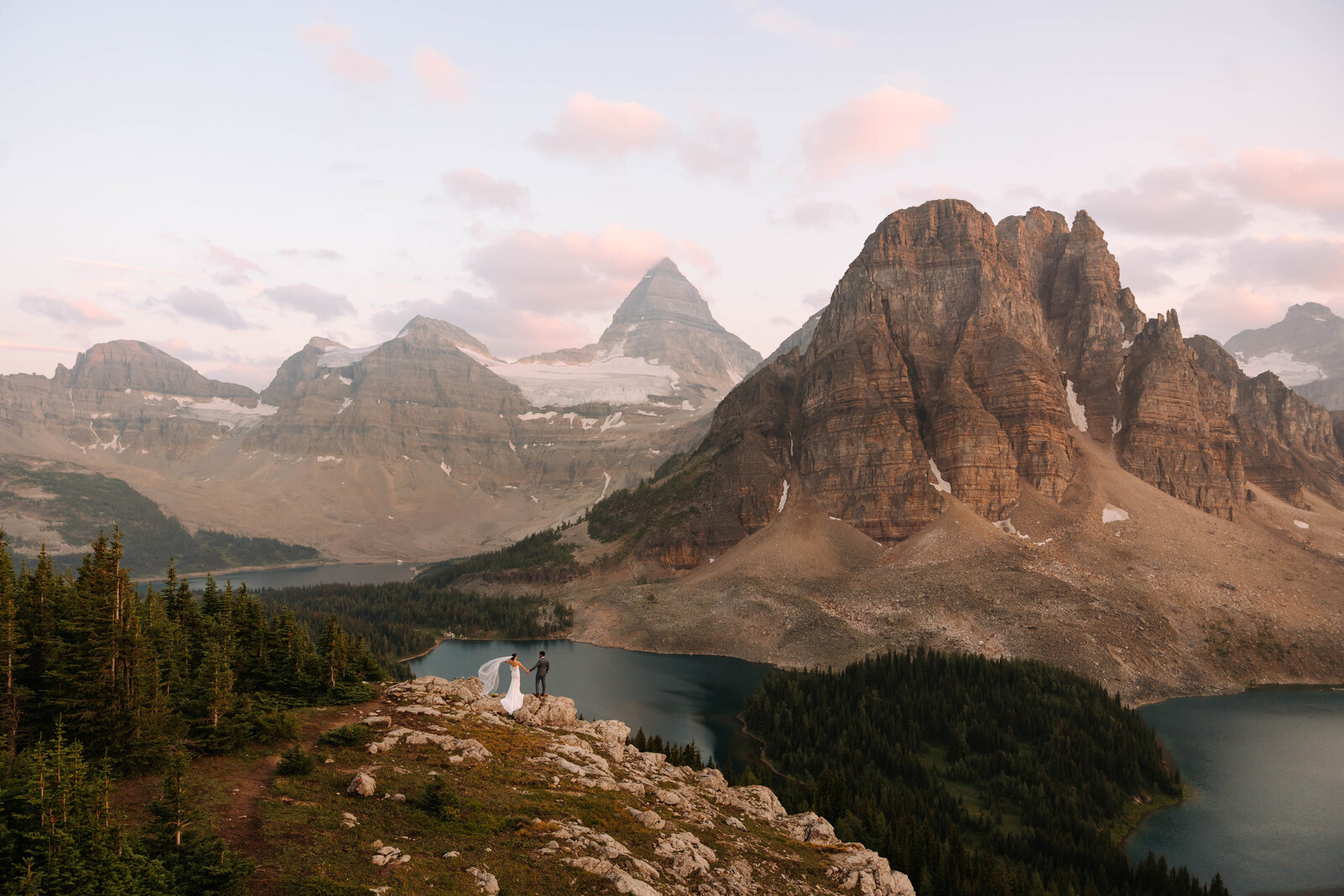 Vicky_Saurabh_Elopement_Hiking_Couple_Gem_drip-6