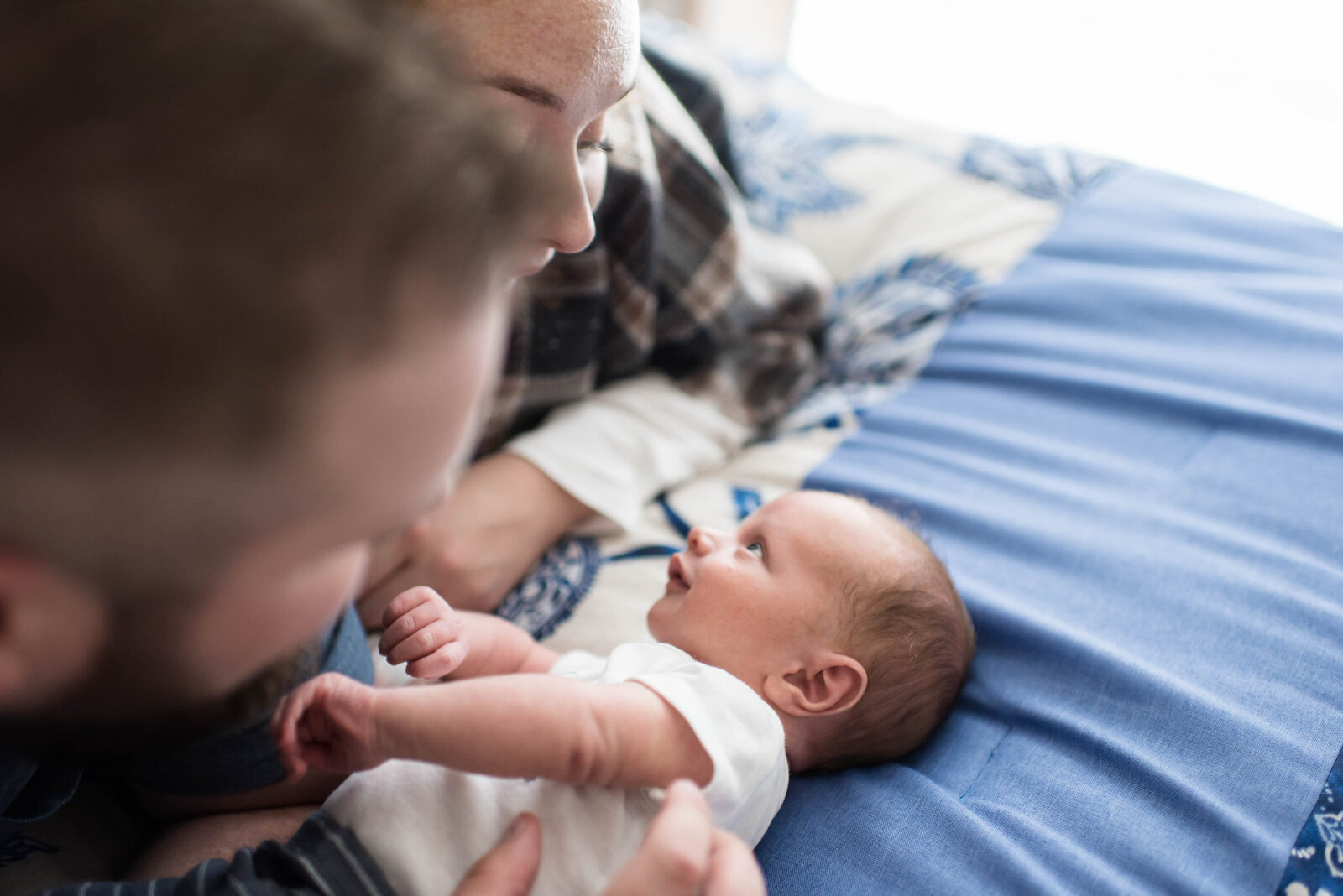 newborn-baby-session-in-home-lifestyle-9