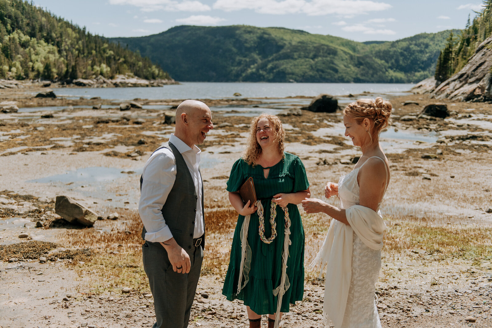 love-is-nord-photographe-mariage-intime-elopement-wedding-tadoussac-fjord-du-saguenay-0009