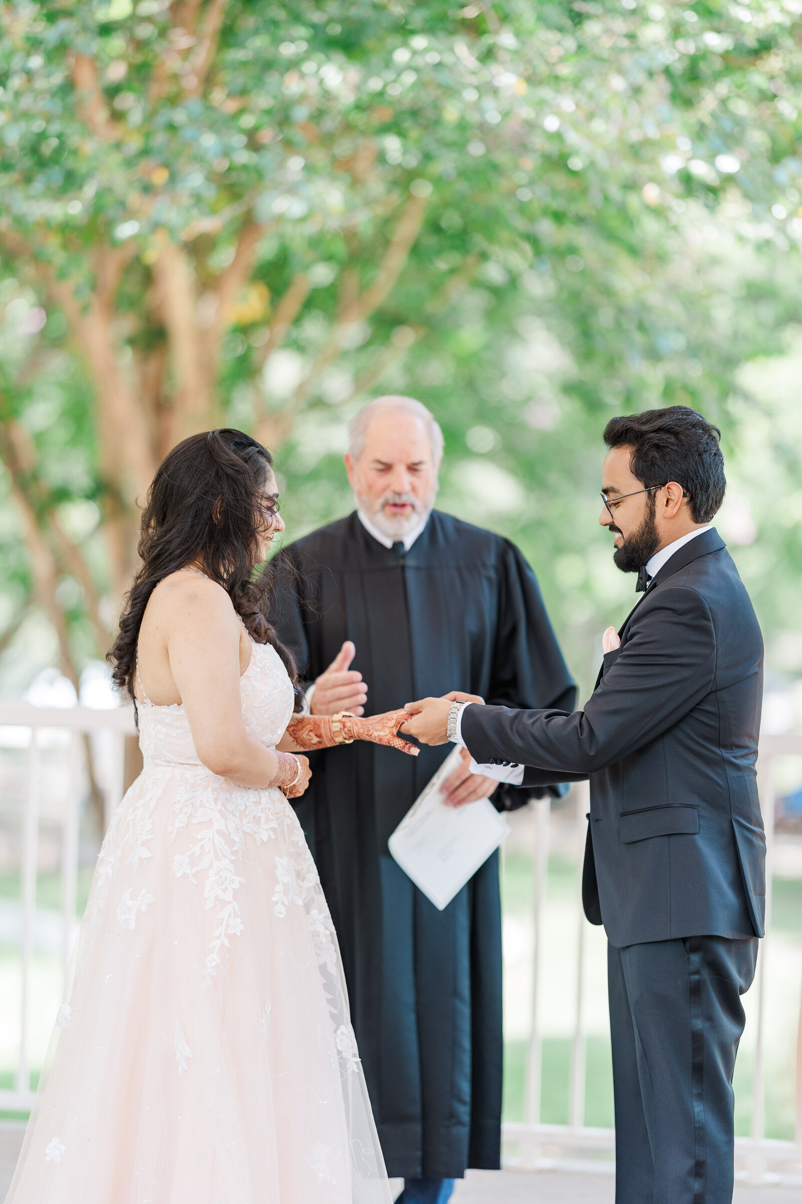 Outdoor-wedding-ceremony-photography