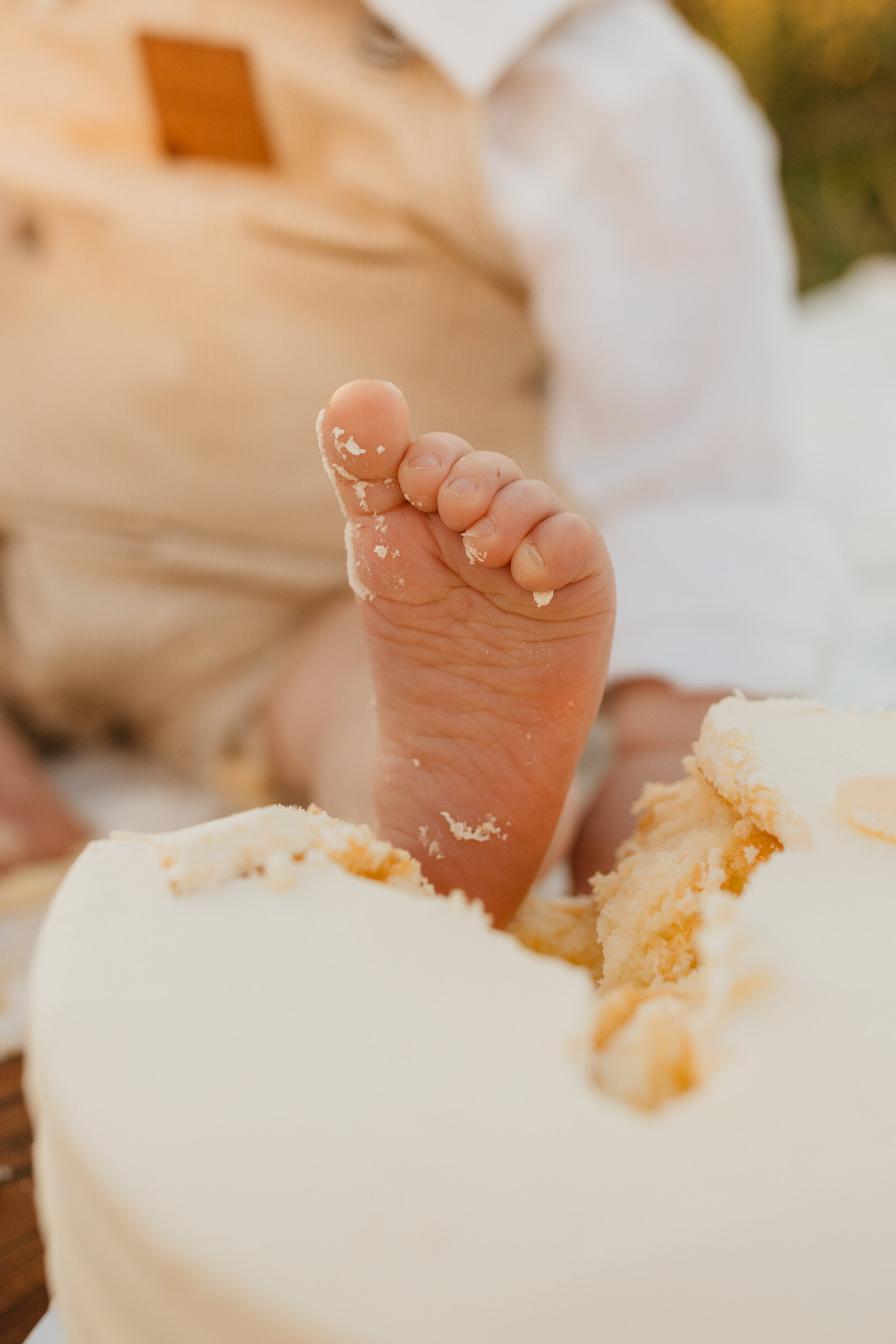 relaxed-cake-smash-photography-hills-district