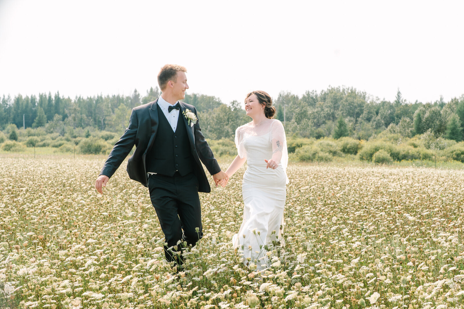 upper peninsula wedding in escanaba michigan at vineyard