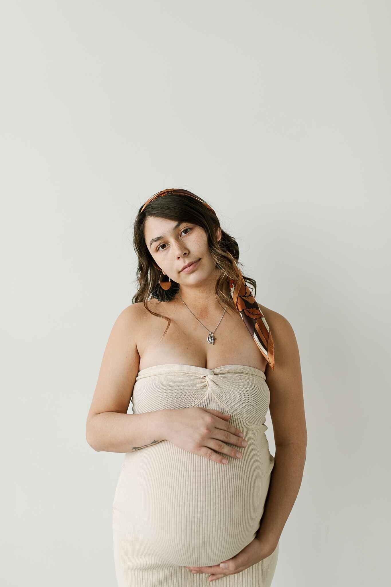 calgary-studio-maternity-photographer-ivaniaberubephoto-3