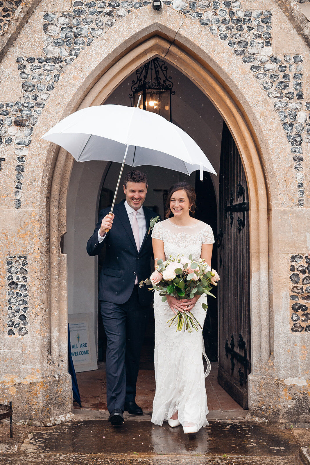 cotswold-church-wedding-confetti-shots