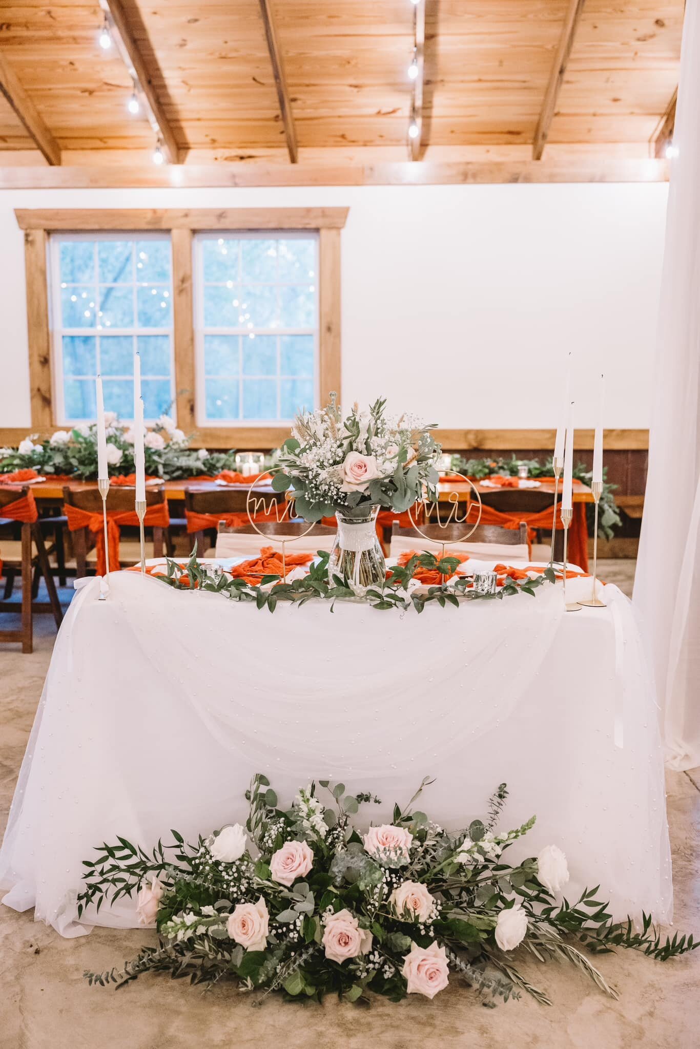 BG Table Stunning in White